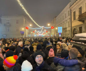 Jarmark Bożonarodzeniowy w Łodzi otwarty! Nowa lokalizacja i gwiazda na scenie