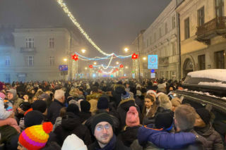 Jarmark Bożonarodzeniowy w Łodzi otwarty! Nowa lokalizacja i gwiazda na scenie