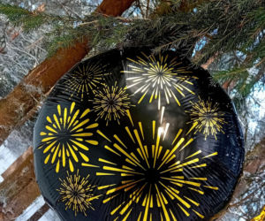 Kolorowe pożegnanie roku w lodowatej wodzie. Morsowy Sylwester 2025/2026 z grupą „Mors Może Więcej”