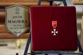 Karol Nawrocki na pogrzebie Magiery