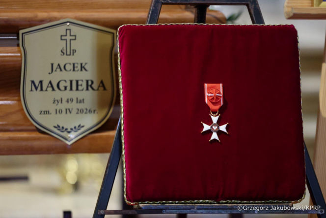 Karol Nawrocki na pogrzebie Magiery