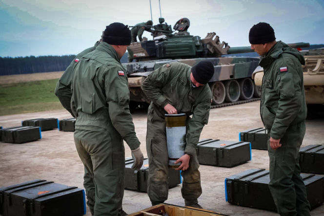 Pancerniacy z Braniewa na poligonie w Orzyszu. Siła ognia czołgów PT-91 Twardy
