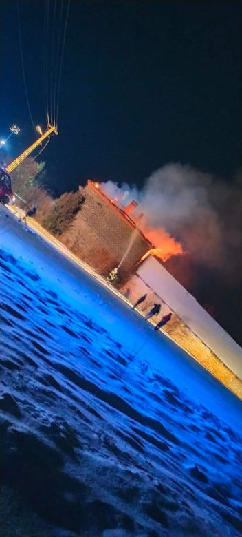 Tragiczny pożar pod Olkuszem. Nie żyje mężczyzna wyniesiony z płonącego domu