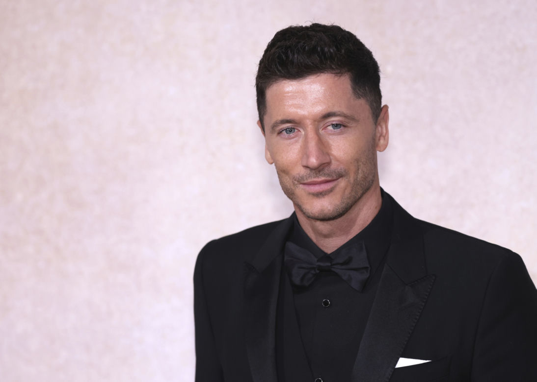 Robert Lewandowski - 7,6 mln funtów
