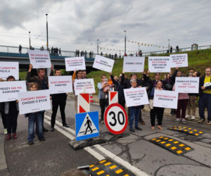 Cichy marsz w Krakowie po tragicznym wypadku. Zginęło młode małżeństwo