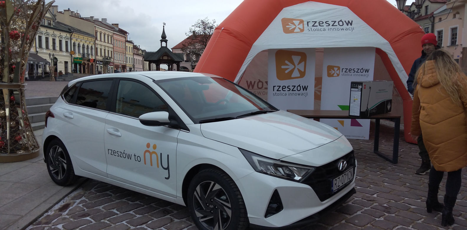 RZESZÓW. Nagrody z loterii meldunkowej rozdane! Pani Agnieszka z Rynku odjechała nowym autem 