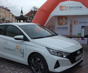 RZESZÓW. Nagrody z loterii meldunkowej rozdane! Pani Agnieszka z Rynku odjechała nowym autem 