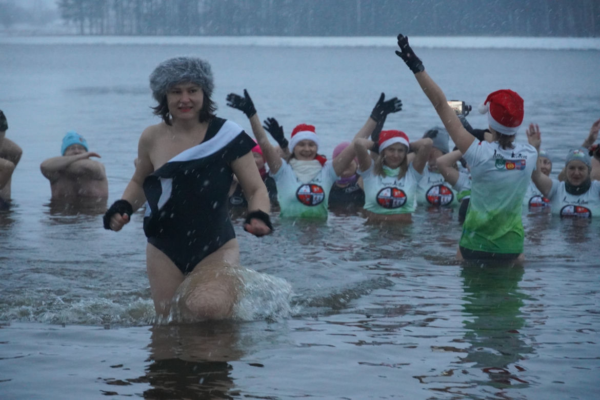 Panie ze Świętokrzyskiego morsują! Nazywają je "foczkami"