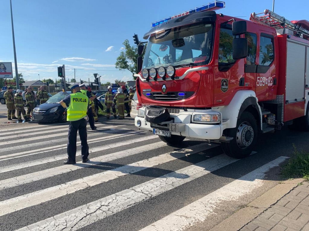 Szokujący wypadek w Jankach. W aucie była mała dziewczynka, jej matka zniknęła