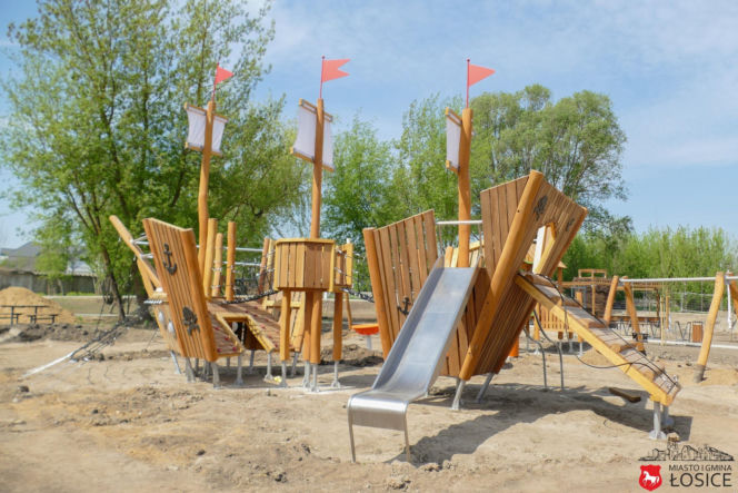Realizacja projektu pod nazwą „Rozwój infrastruktury turystycznej i sportowej na terenie Miasta i Gminy Łosice” postępuje!