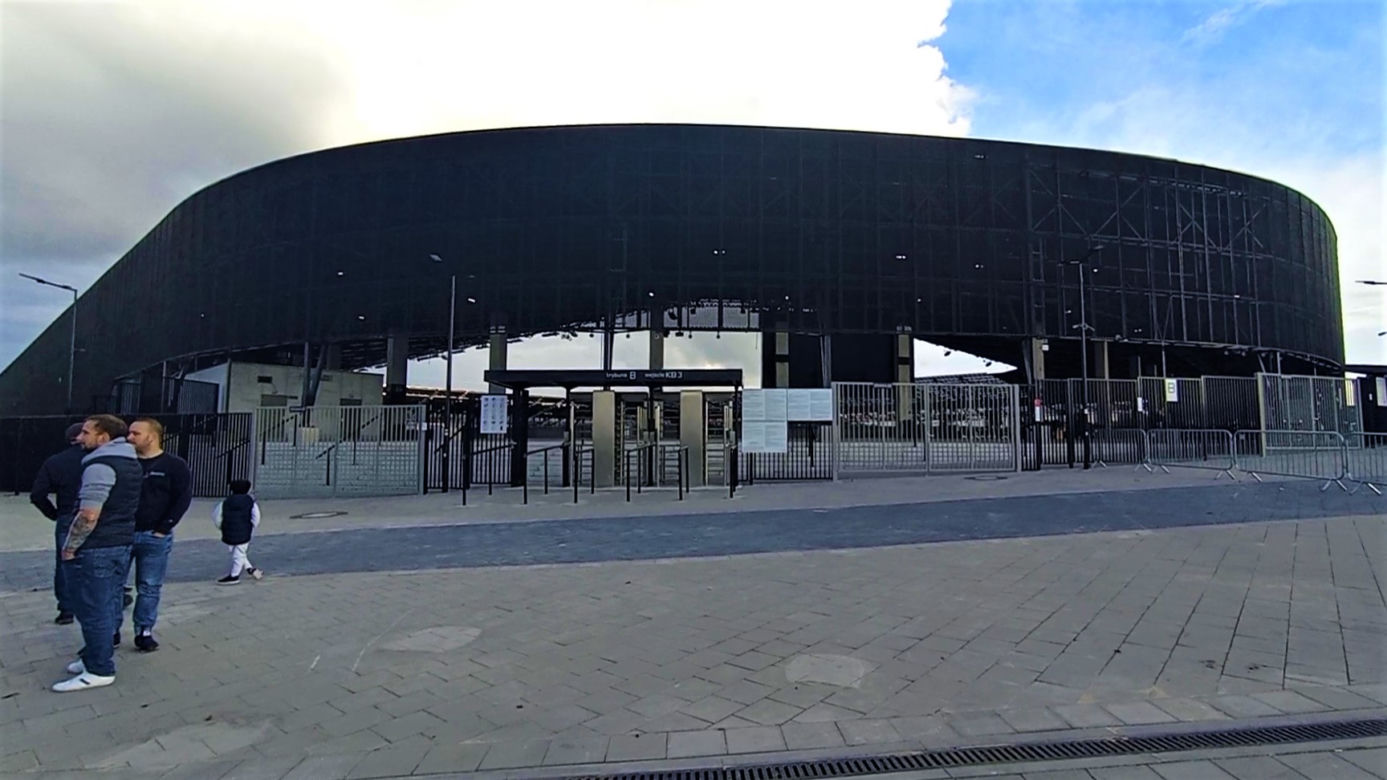 Spacery po nowym szczecińskim stadionie przyciągnęły wielu chętnych