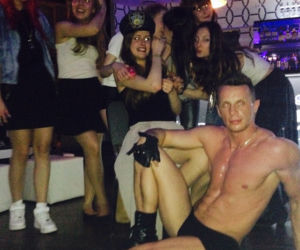 Dawid Kwiatkowski, striptiz dla dziewczyny