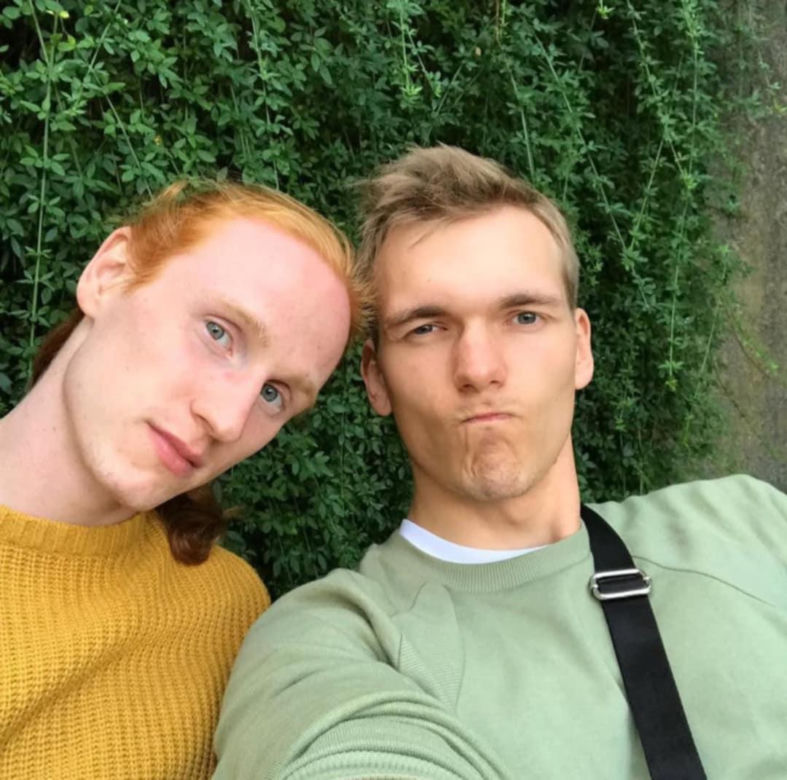 Popularny influencer wziął ślub z ukochanym! Zagraniczna ceremonia wyglądała zjawiskowo [ZDJĘCIA]