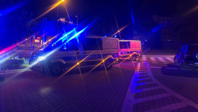 Ewakuacja galerii w Jeleniej Górze. Niewybuchy z II wojny światowej w koszu na śmieci i na trawniku