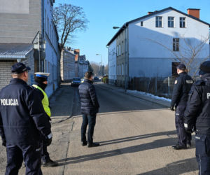 Szczecinek/ Saperzy usunęli pocisk przeciwlotniczy znaleziony w śródmiejskiej kamienicy