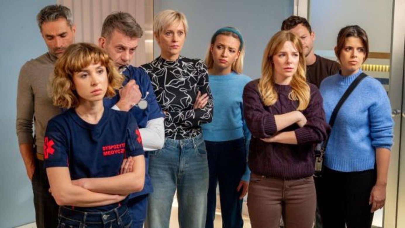 	Na sygnale odc. 704.  Martyna (Monika Mazur), Britney (Paulina Zwierz), Wiktor (Wojciech Kuliński), Nowy (Kamil Wodka), Basia (Anna Wysocka), Anna (Lea Oleksiak), Benio (Hubert Jarczak)
