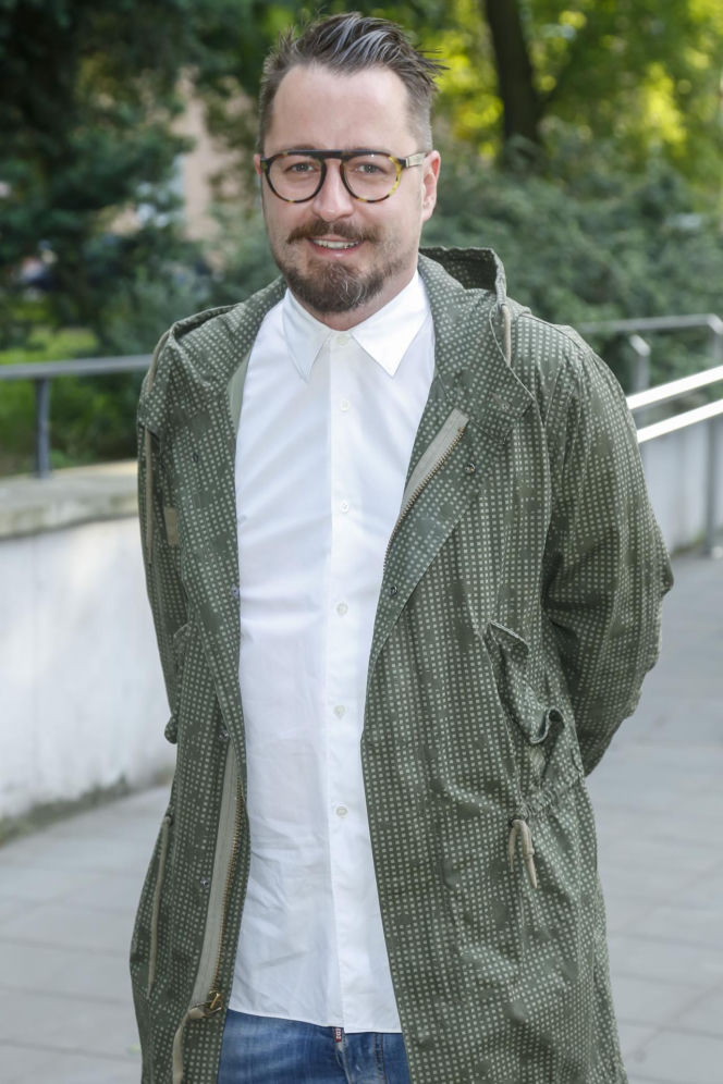 Tak na początku kariery wyglądał Piotr Kędzierski. Dziś trudno go rozpoznać na starych zdjęciach