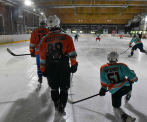 Latem trenują na łyżwach pod okiem trenerów z NHL