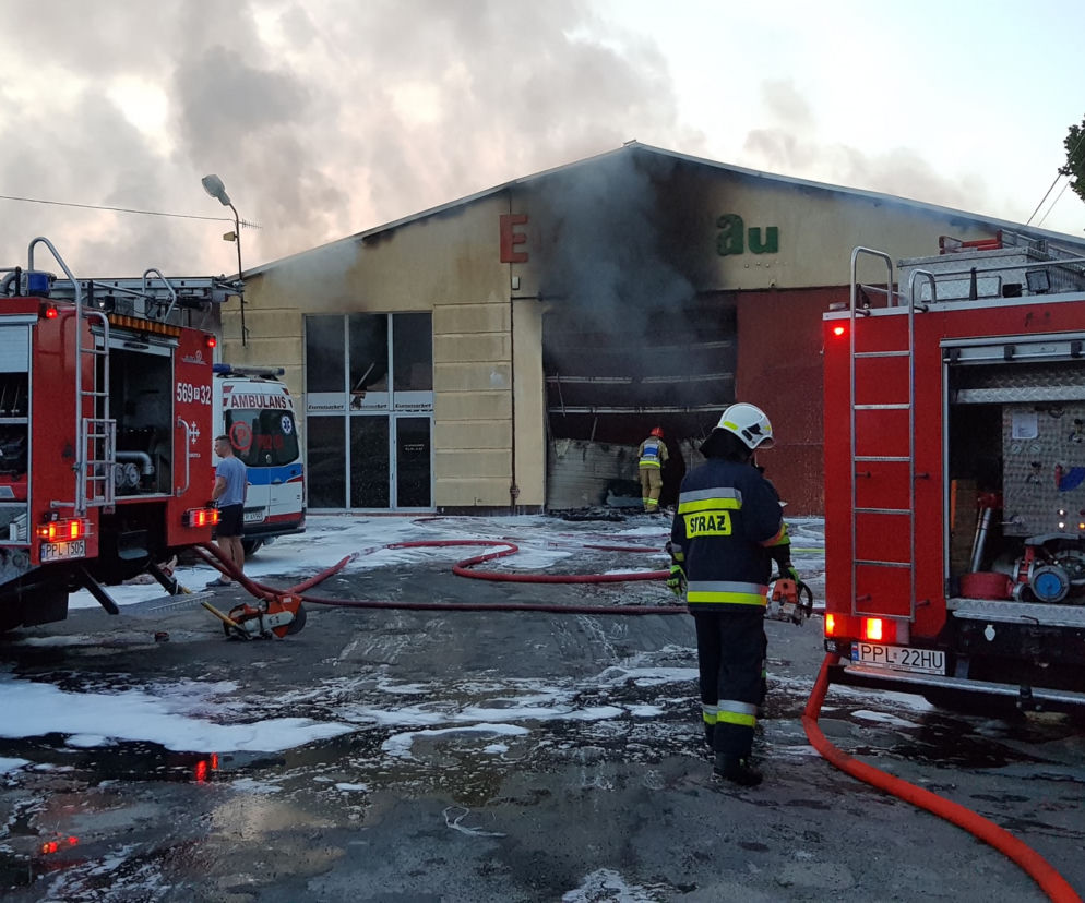 Pożar hali magazynowej