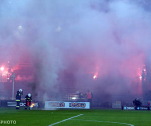 Dziury wypalone w murawie, powyrywane krzesełka, zdewastowane łazienki: Stadion Wisły po meczu z Sandecją [ZDJĘCIA, AUDIO, WIDEO]