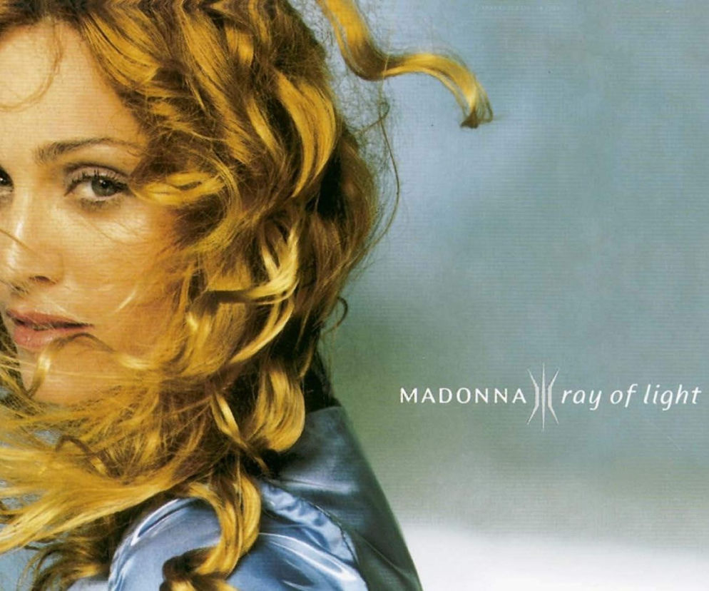 Okładka albumu Ray of Light Madonny, który wyprodukował William Orbit. O śmierci muzyka przeczytasz na Eska.