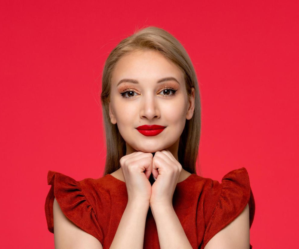 Paznokcie w tym odcieniu będą hitem tego sezonu. Hailey Bieber już nosi taki manicure