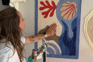 Przebodźcowana marketingowym światem szukała spokoju. Znalazła go w podróżach i tuftowaniu dywanów