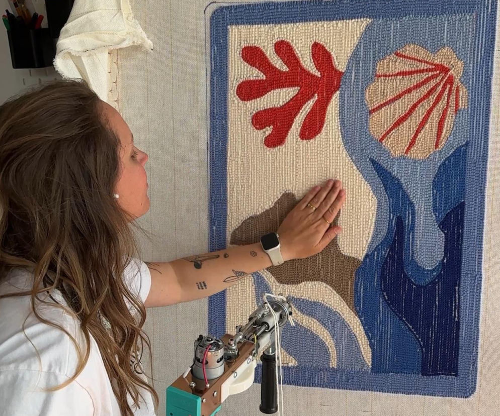 Takich dywanów nie znajdziesz w sklepie. Kasia tuftuje obrazy inspirowane oceanem