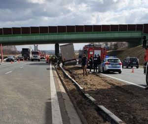Wystrzał opony w ciężarówce na A4