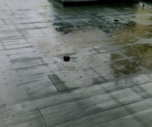 Naprawa dachu płaskiego – przyczyny przecieków i sposoby ich usunięcia