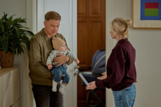 Na Wspólnej odc. 4128. Igor (Jakub Wesołowski), Ewa (Ewa Gawryluk), Jaś (Kazio Wierzbicki)