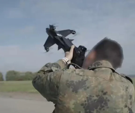 Pocisk czy dron? Niemiecka armia testuje antydrona Talon. Wystrzeliwują go jak z karabinu