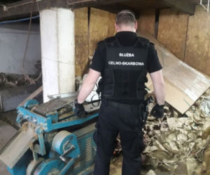 KAS i CBŚP rozbiły grupę zajmującą sie przemytem i sprzedażą nielegalnego tytoniu