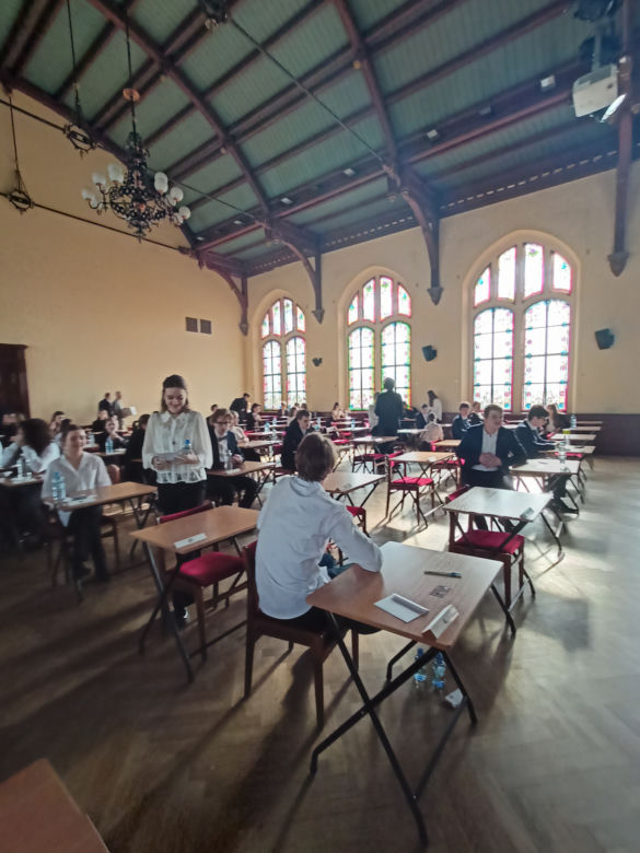 Licealiści tuż przed maturą z języka polskiego