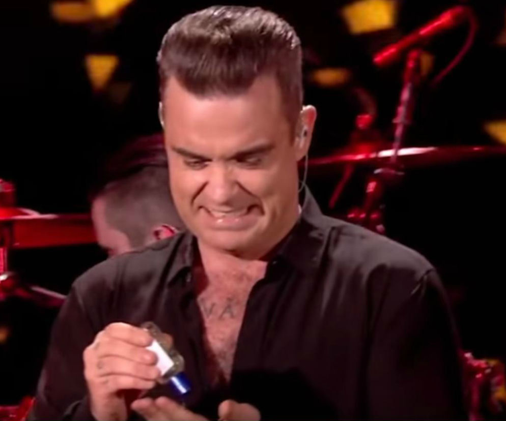 Robbie Williams odkaził sobie ręce po przybiciu piątek z fanami