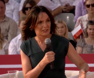Dorota Gawryluk na debacie przed Pałacem Prezydenckim