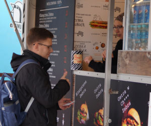 Festiwal Food Trucków 2021. Restauracje na kółkach zaparkowały na Wyspie Młyńskiej