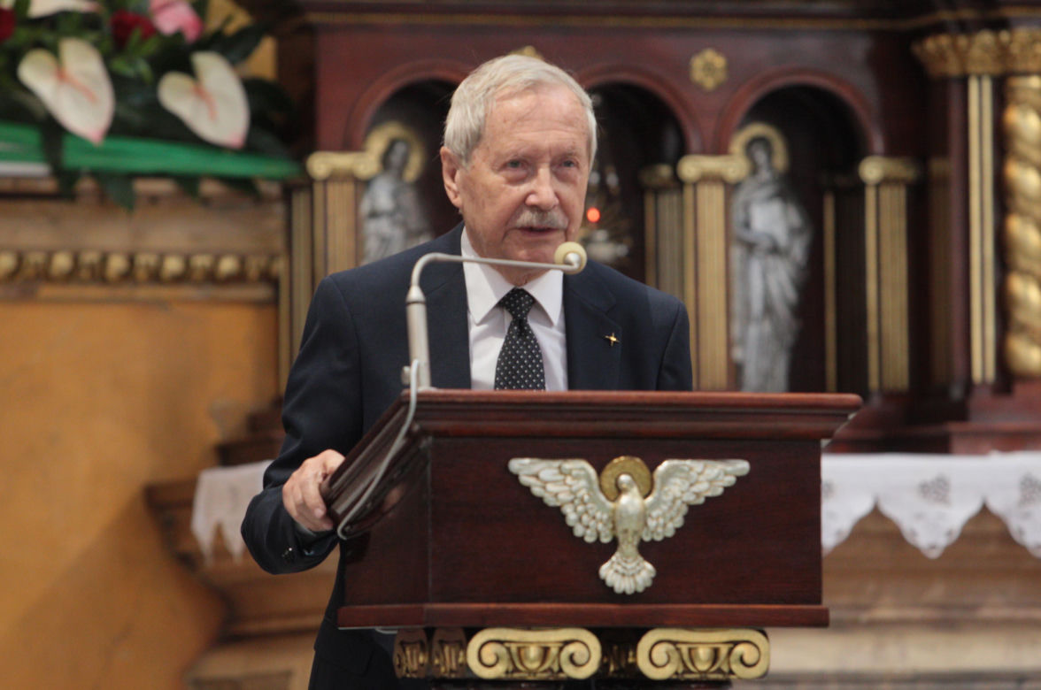 Pogrzeb Marka Goliszewskiego. Obecny Janusz Onyszkiewicz