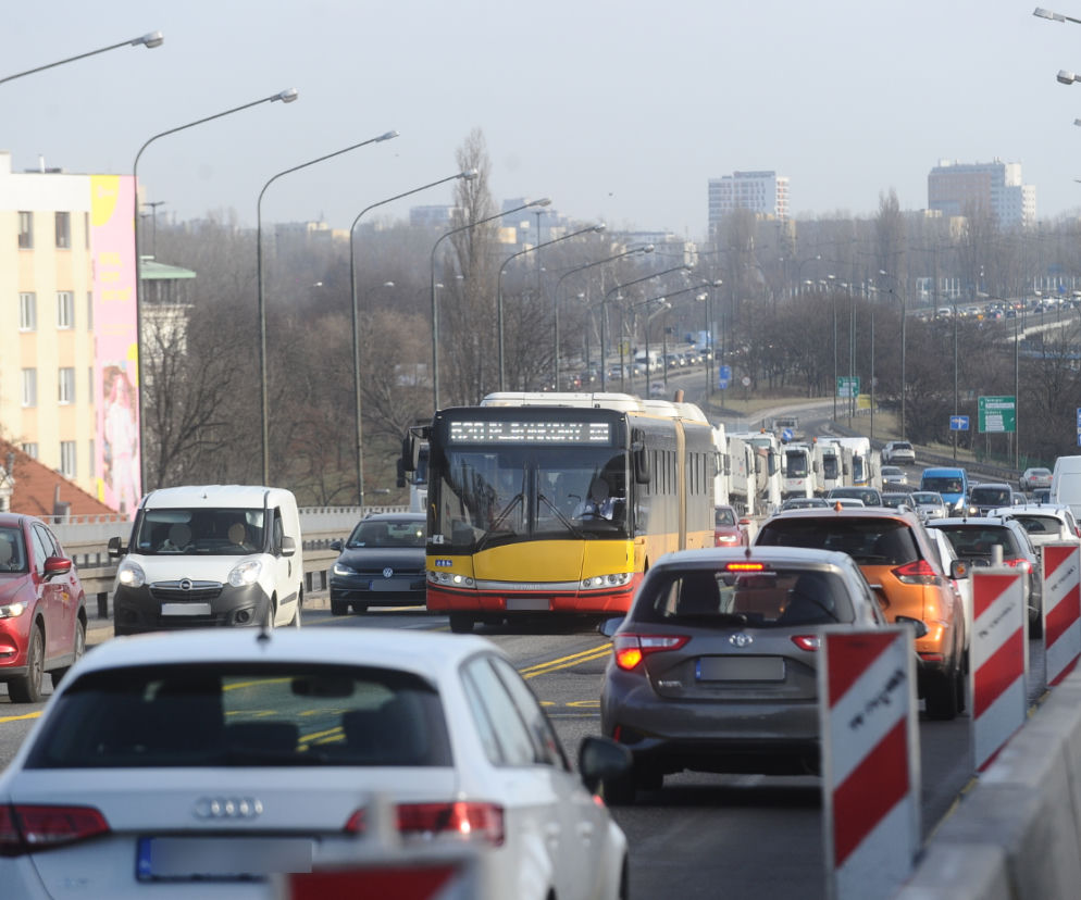 Potężny paraliż w Warszawie. Najtrudniejszy weekend od dawna. Komunikacja na objazdach