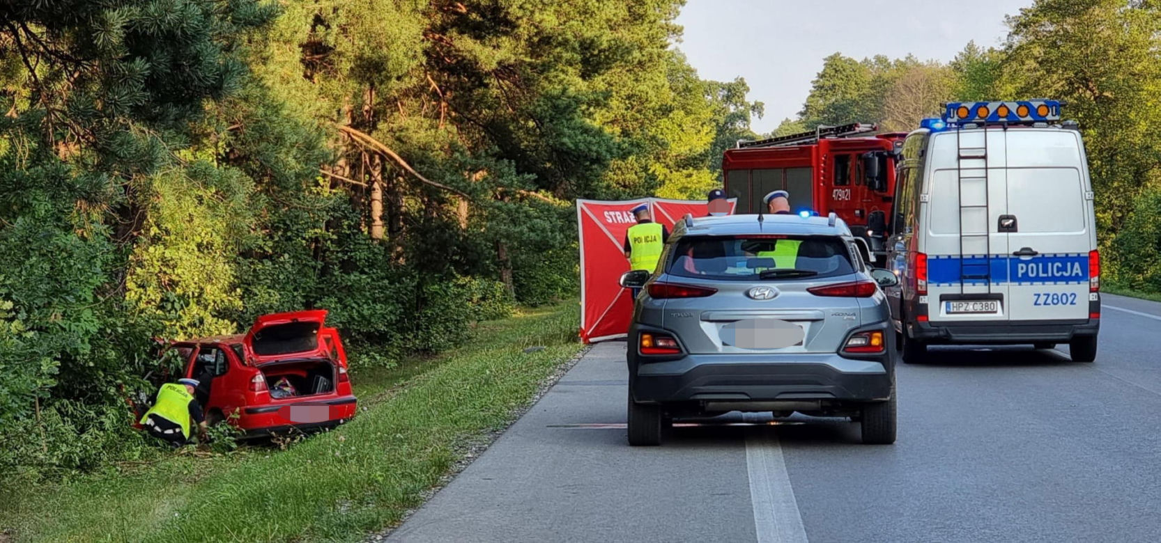 Potworna śmierć. Auto roztrzaskało się na drzewie. Wypadek w Wólce Radzymińskiej