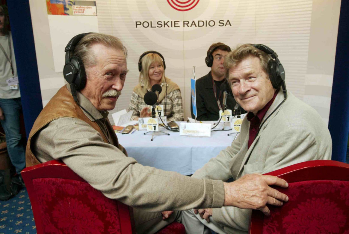 Syn Karewicza przeniesie prochy mamy do grobu taty