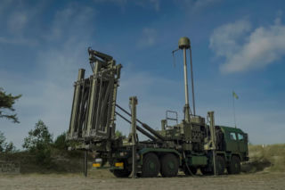 Milowy krok w programie Narew. Umowa inwestycyjna na polskie komponenty do rakiet CAMM-ER podpisana