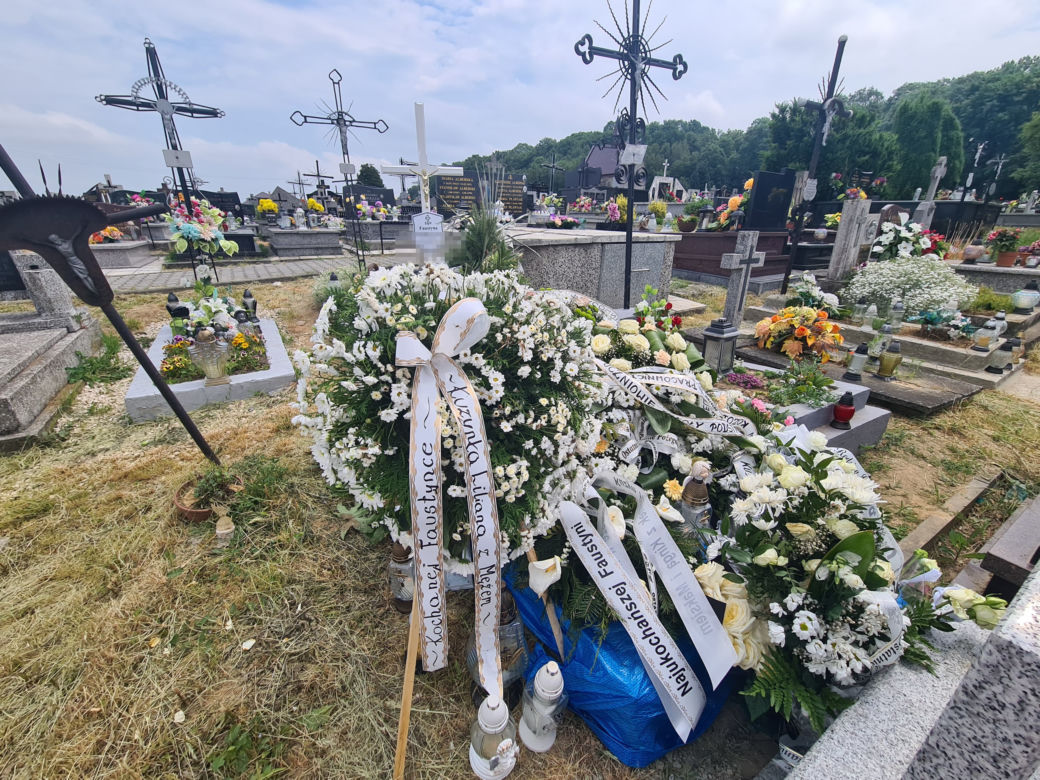 Kozodrza. Grób Faustynki tonie w morzu kwiatów [GALERIA]