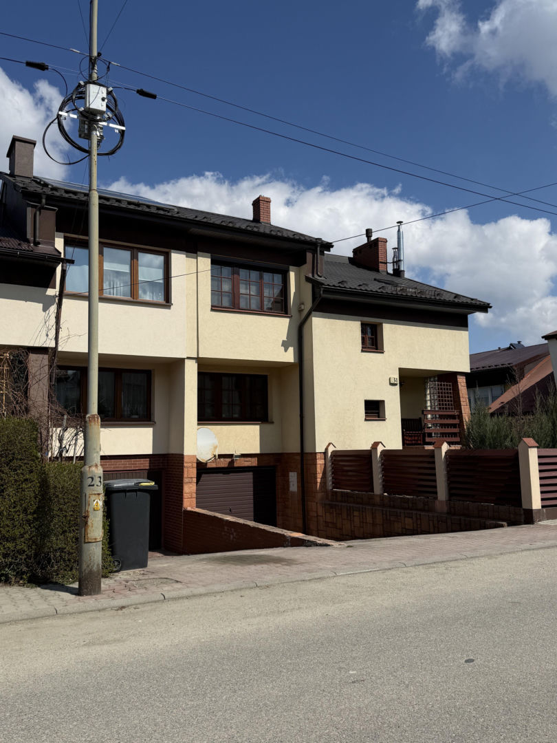 "Działy". Domy z lat 80. Limanowa