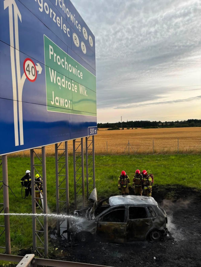 Tajemniczy wypadek na A4. Samochód zamienił się w kulę ognia