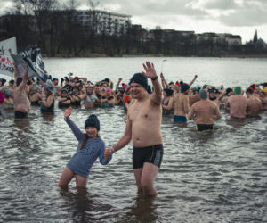 XIV Kąpiel dla odważnych. Morsy wykąpały się na Plaży Miejskiej w Ełku