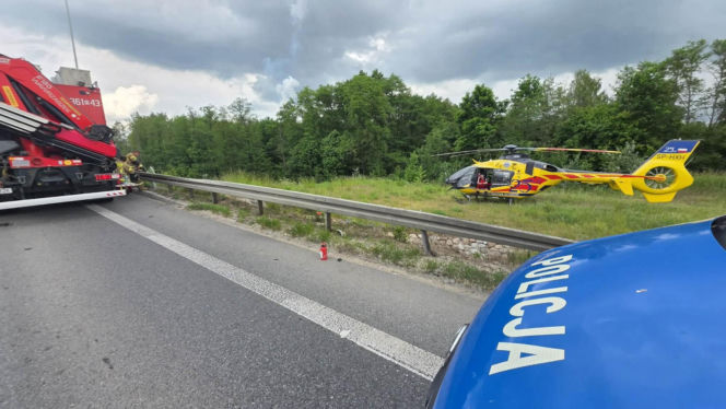 Auto spadło z wiaduktu. Dwie osoby nie żyją