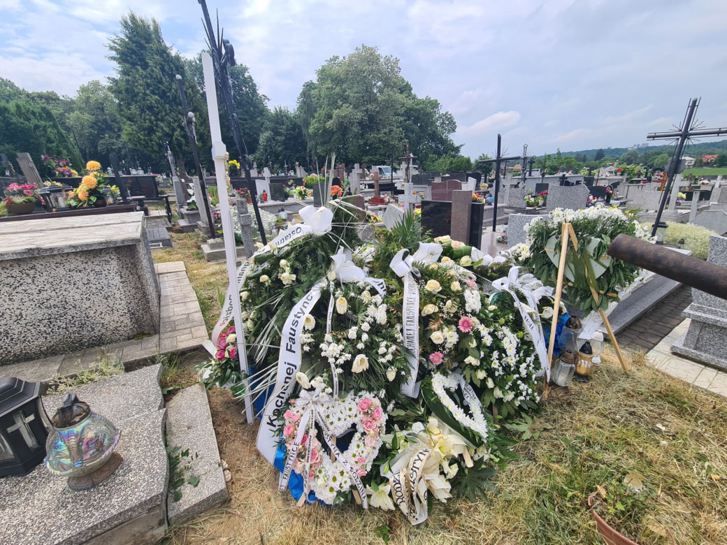 Kozodrza. Grób Faustynki tonie w morzu kwiatów [GALERIA]
