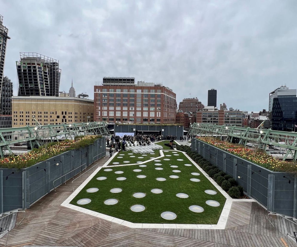 Największy park na dachu w NYC otwarty