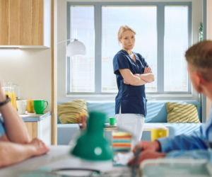 Na Wspólnej, odcinek 4182: Hoffer i Nalepa odkrywają, że Antek został zakażony gronkowcem. Jego siostra grozi placówce pozwem